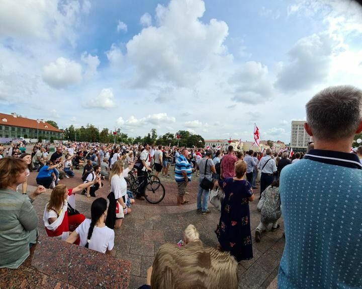 В Гродно люди опустились на колени в память о погибших
