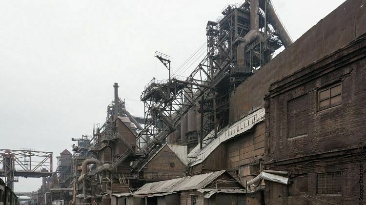 Завод "Азовсталь", где скрывались боевики батальона "Азов"*