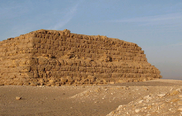 Типичный мастаб, в котором хоронили фараонов до строительства пирамид