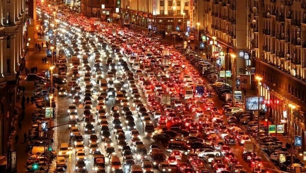 Пробки на московских дорогах достигли десяти баллов