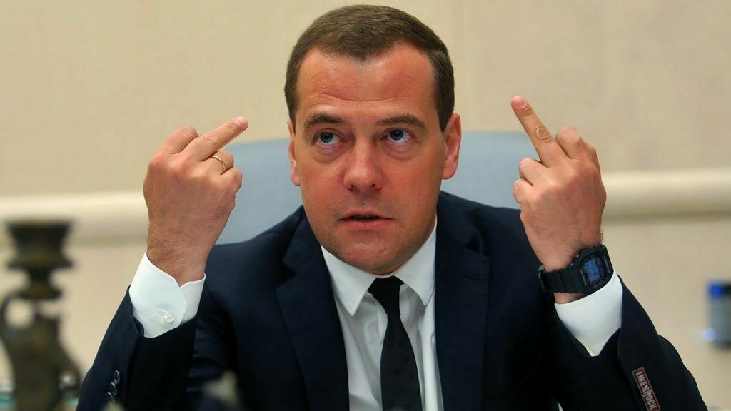 Трусость или прозрение: чиновники начали  критиковать правительство Медведева