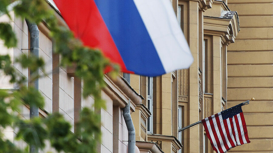 Посольство РФ в США обвинило Вашингтон в попытке расколоть российское общество