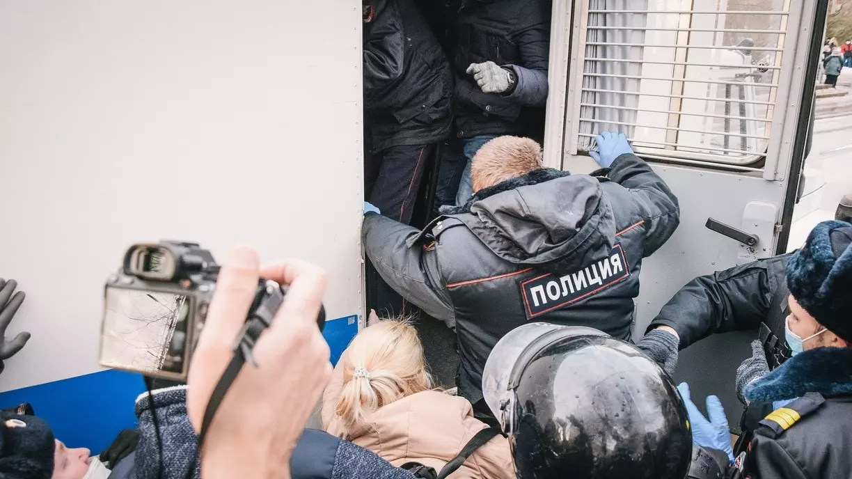 Подразделения по разгону митингов в России оснащены спецтехникой