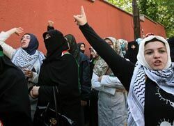 Протест у дверей израильского консульства в Стамбуле принял серьезные обороты