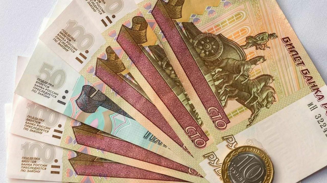 ЦБ анонсировал новую 100-рублевую купюру