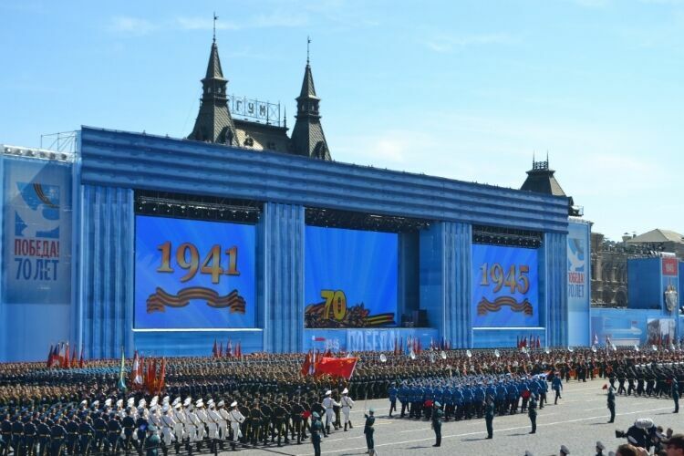 Генеральная репетиция парада Победы в Москве: танк «Армата» вышел из строя, проезжая Мавзолей