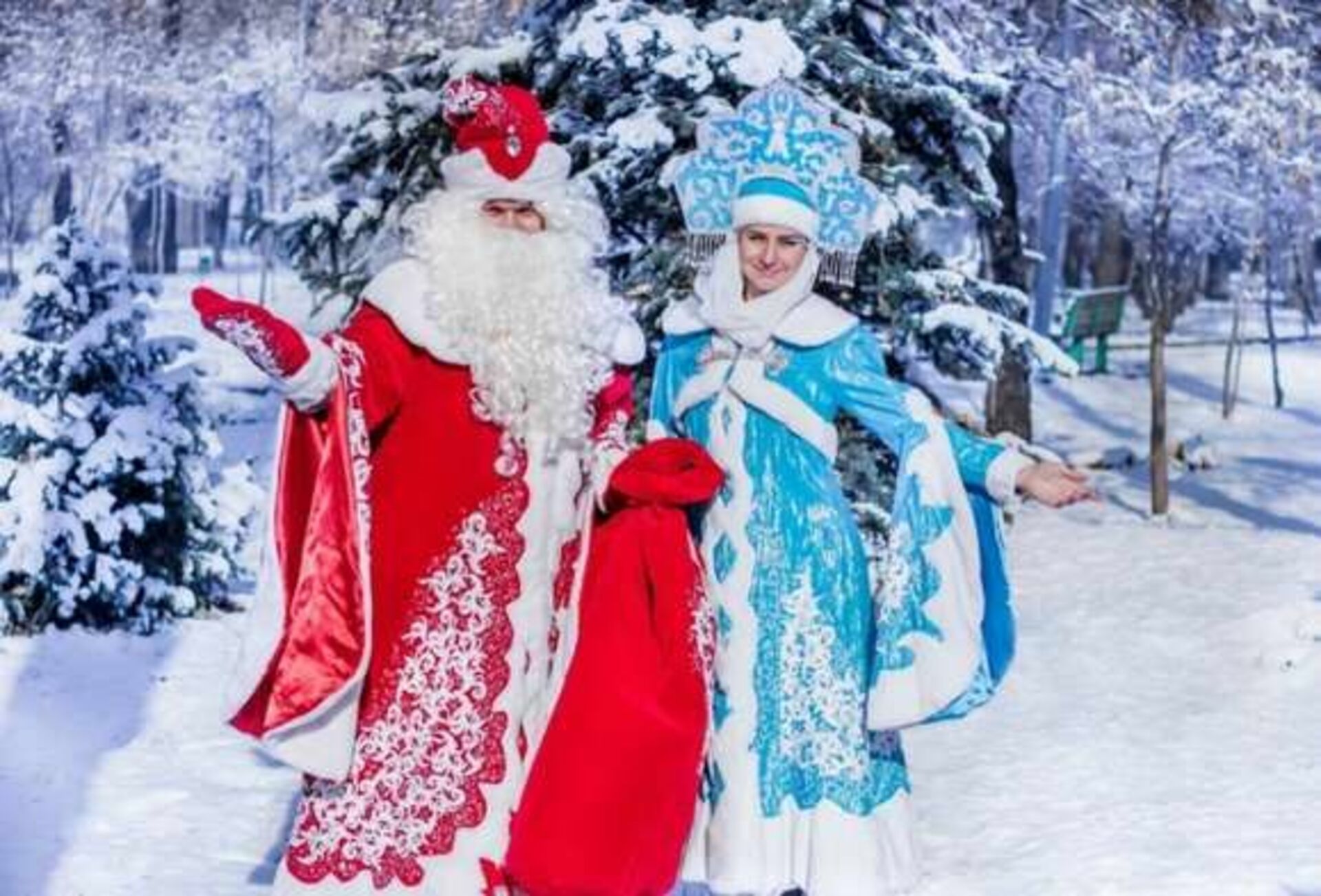 Настоящий новый год в россии. Дед Мороз. Дед Мороз и Снегурочка. Дед Мороз со снегурочкокой. Дед Моророз Снегурочка..