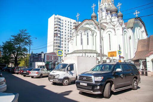 Священники Москвы попросили мэрию не поднимать тарифы на парковку у храмов