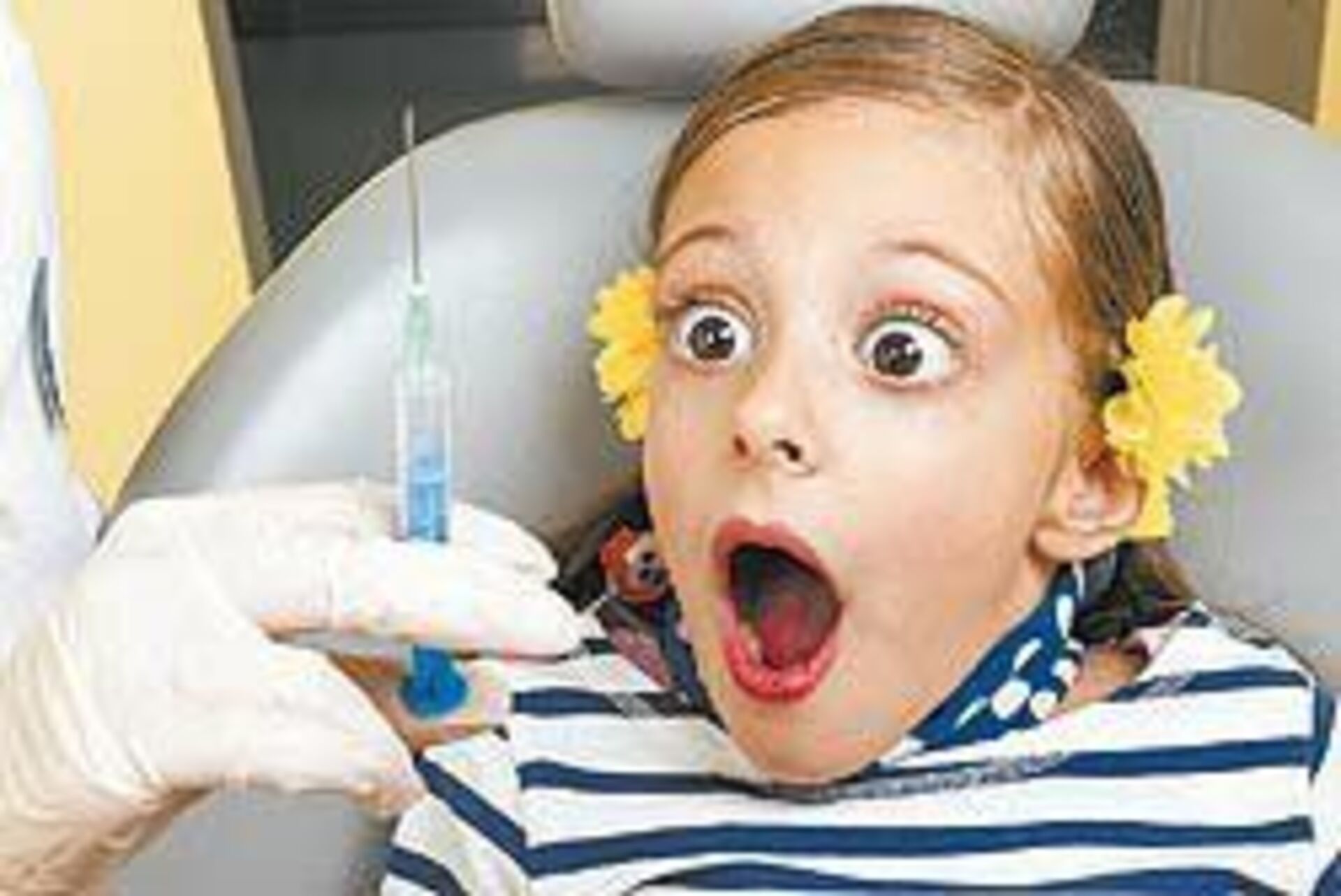 Включи взрослых малышей. Ребенок у стоматолога. Дети боятся уколов. Детская стоматология страх. Ребёнок боиться стоматолога.