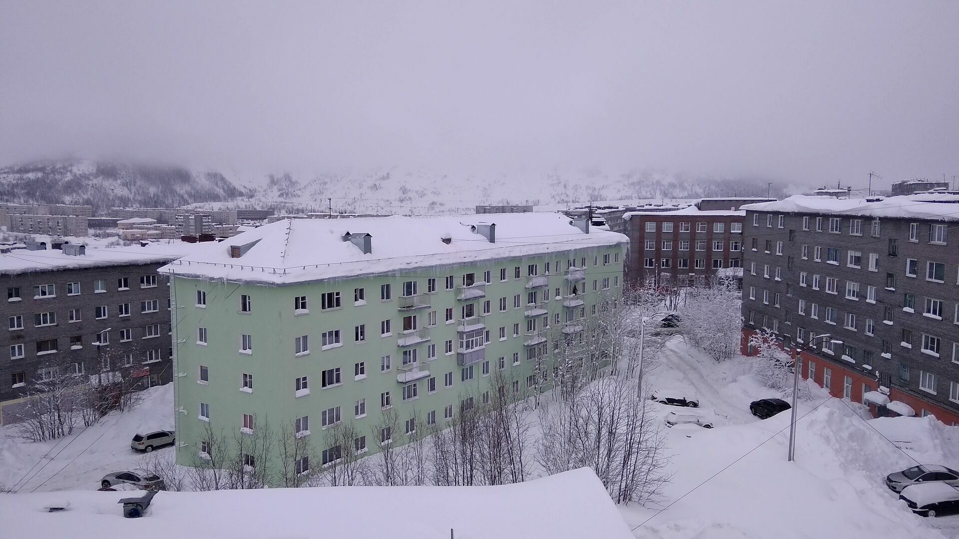 Изолированные в снегах. Репортаж из Кировска, ставшего тюрьмой для жителей
