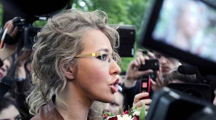 Ксения Собчак уехала из России «по рекомендации спецслужб»