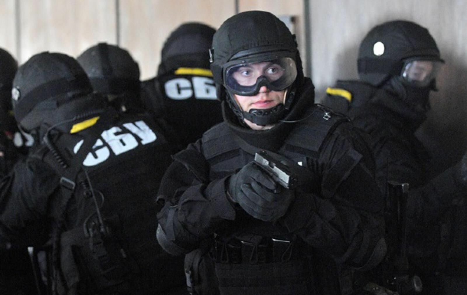 Торговавший оружием полицейский подорвал гранату около метро в Киеве