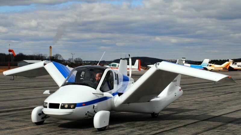 Скоро в продаже: летающий автомобиль из «Фантомаса» стал реальностью