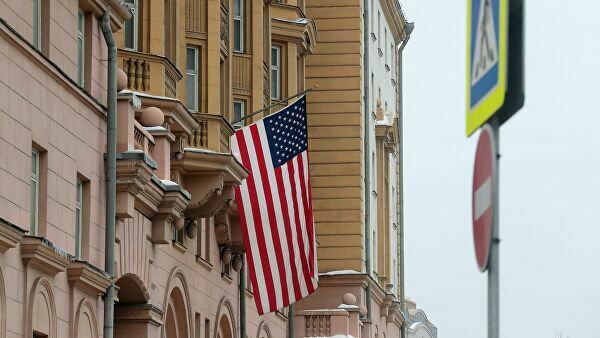Из дипломатов — в дворники: Россия обвинила США в развязывании «визовой войны»