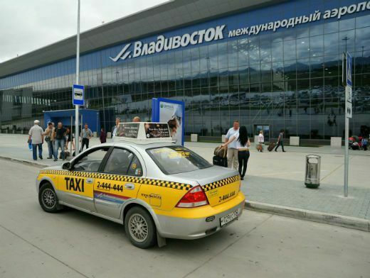 Таксист во Владивостоке избил пассажирку за крупную купюру