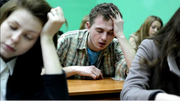 Рособрнадзор запретил приём студентов в три государственных вуза