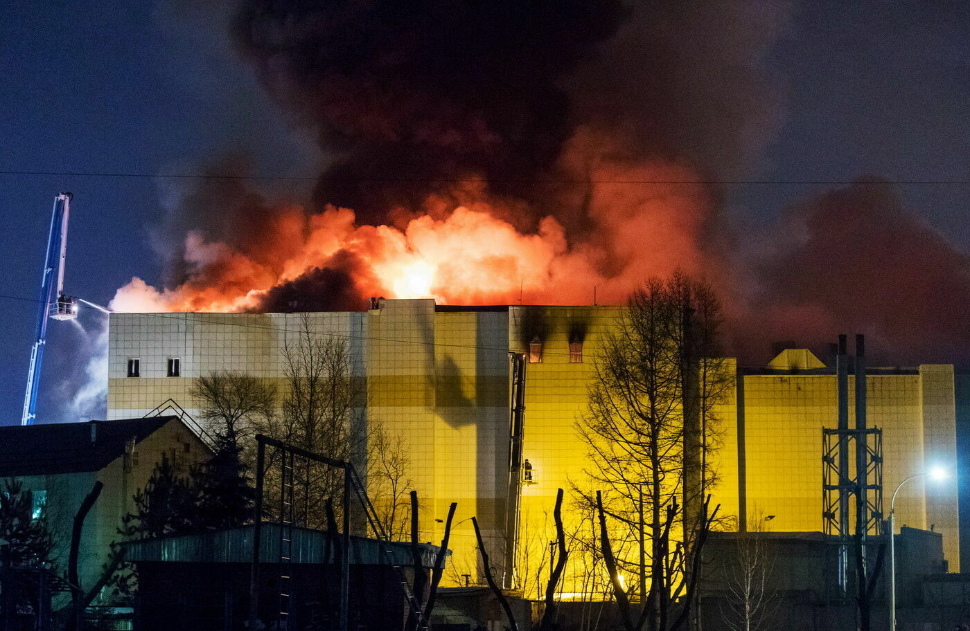 СК: из-за халатности пожарного в ТРЦ «Зимняя вишня» погибли 37 человек