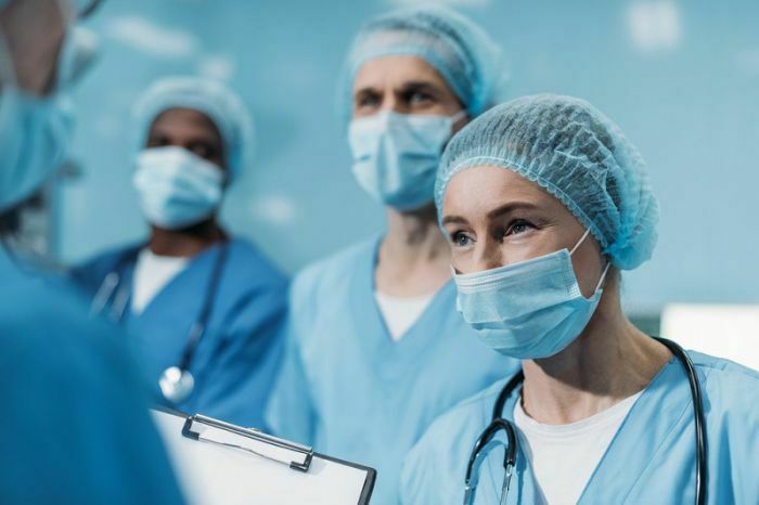 Хирург рассказал о причинах массового увольнения медиков