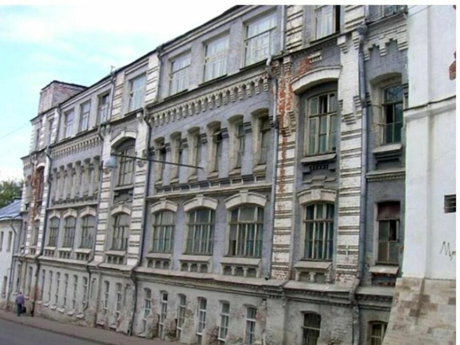 Производственный корпус нотопечатни. В 1895 году пристроен к Палатам Украинцева.  Будет ресторанно-гостиничный комплекс.