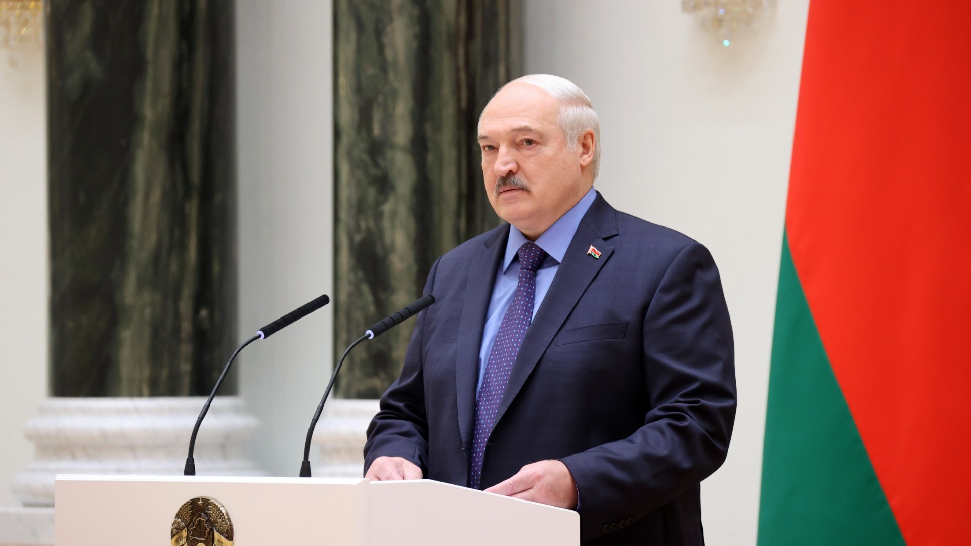 Лукашенко подписал закон о возможности запретить СМИ из недружественных стран