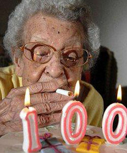 Старейшая британская курильщица умерла в 102 года