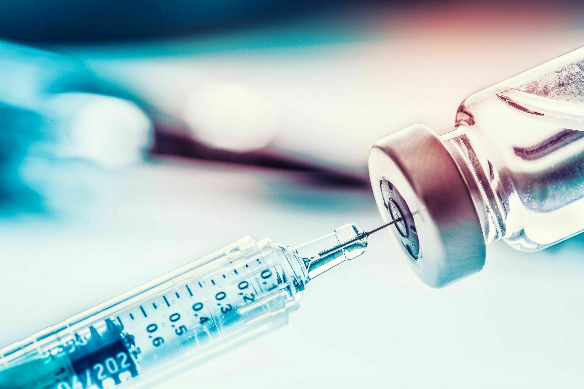 Лихорадка, отеки и боли: какие побочные эффекты даст вакцинация от ковида
