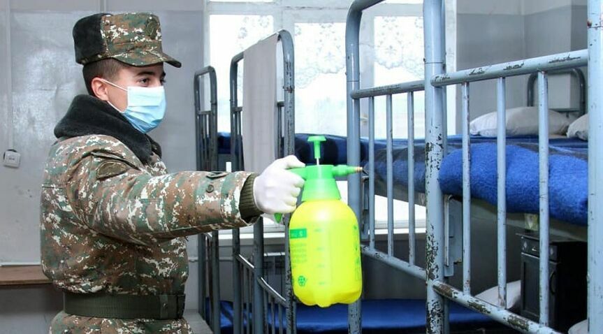 Почти 900 российских военных заразились коронавирусом