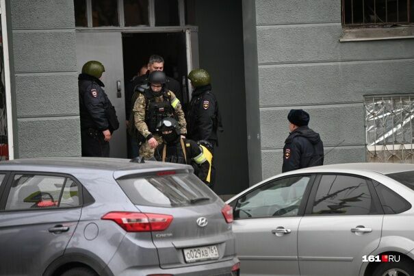 Центр Ростова парализовало задержание следователя, взявшего жену в заложники