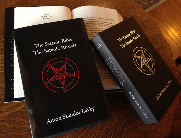 Суд в Петербурге признал «Библию Сатаны» экстремистским изданием
