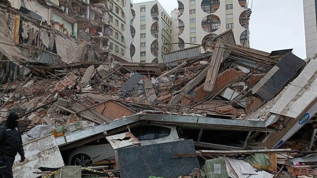 При землетрясении в Турции и Сирии погибли более 20 тысяч человек