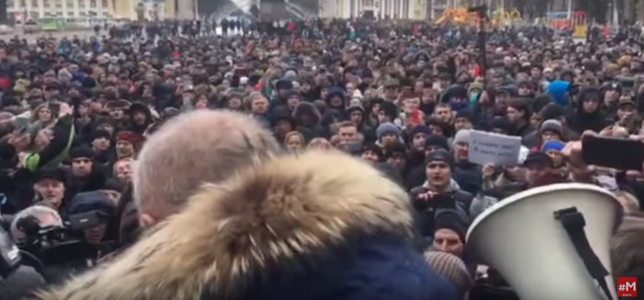 "Скажите правду!" Жители Кузбасса собрались у здания областной администрации