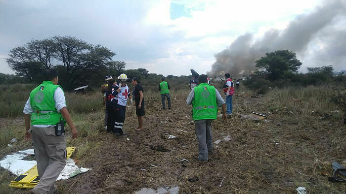 Видео: все пассажиры выжили при страшном крушении самолета в Мексике