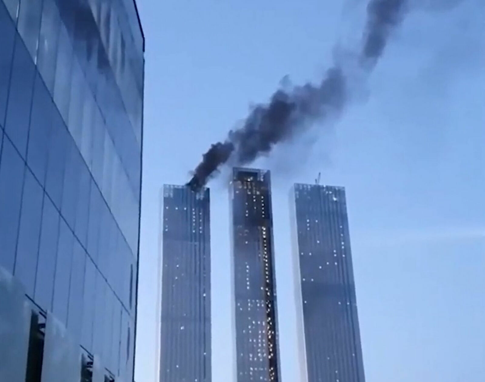 МЧС назвало причину пожара в ЖК Capital Towers в центре Москвы
