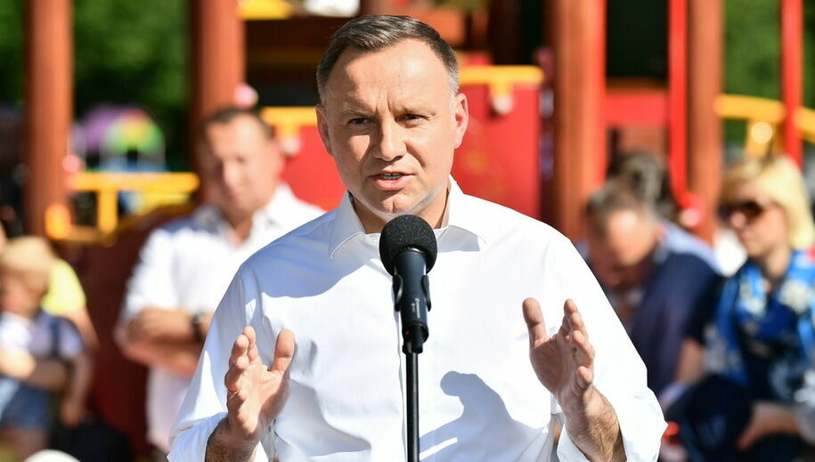 Президент Польши намерен запретить однополым парам усыновлять детей