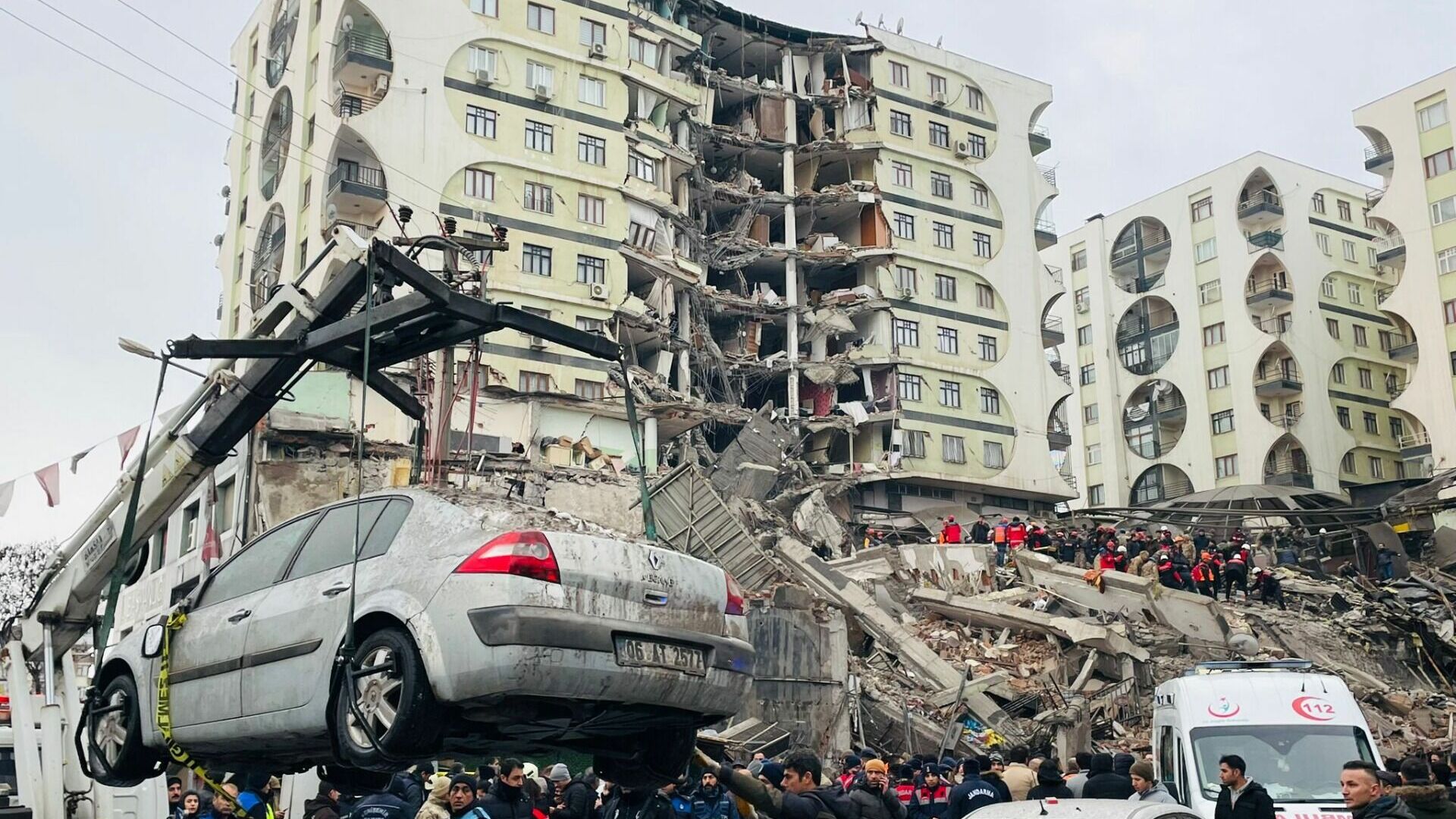 Сэкономили на «скелетах»: эксперты назвали причину страшных разрушений и жертв Турции