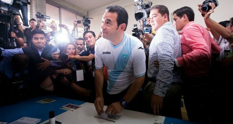 Комедийный актер стал новым президентом Гватемалы