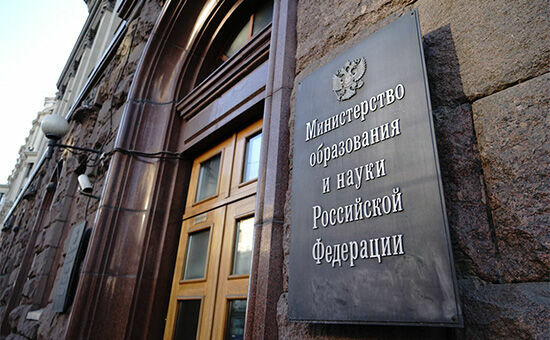 Минобрнауки: зарплаты выпускников вузов выросли на 300 рублей