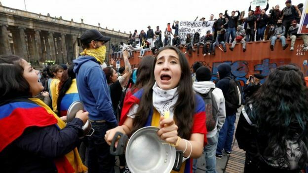 В Колумбии три человека погибли в ходе массовых протестов