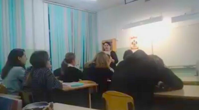 Видео дня: в краснодарской школе детей заставляют петь «Дядя Вова, мы с тобой»