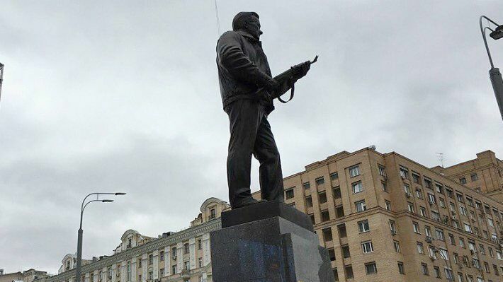 В Москве открыли памятник  "оружию добра" - автомату Калашникова