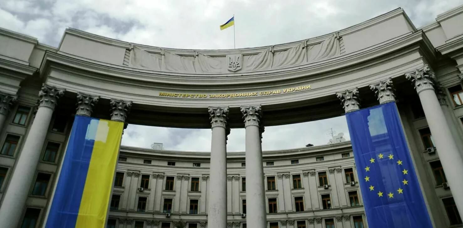 Украина объявила персоной нон грата российского дипломата после скандала в Петербурге