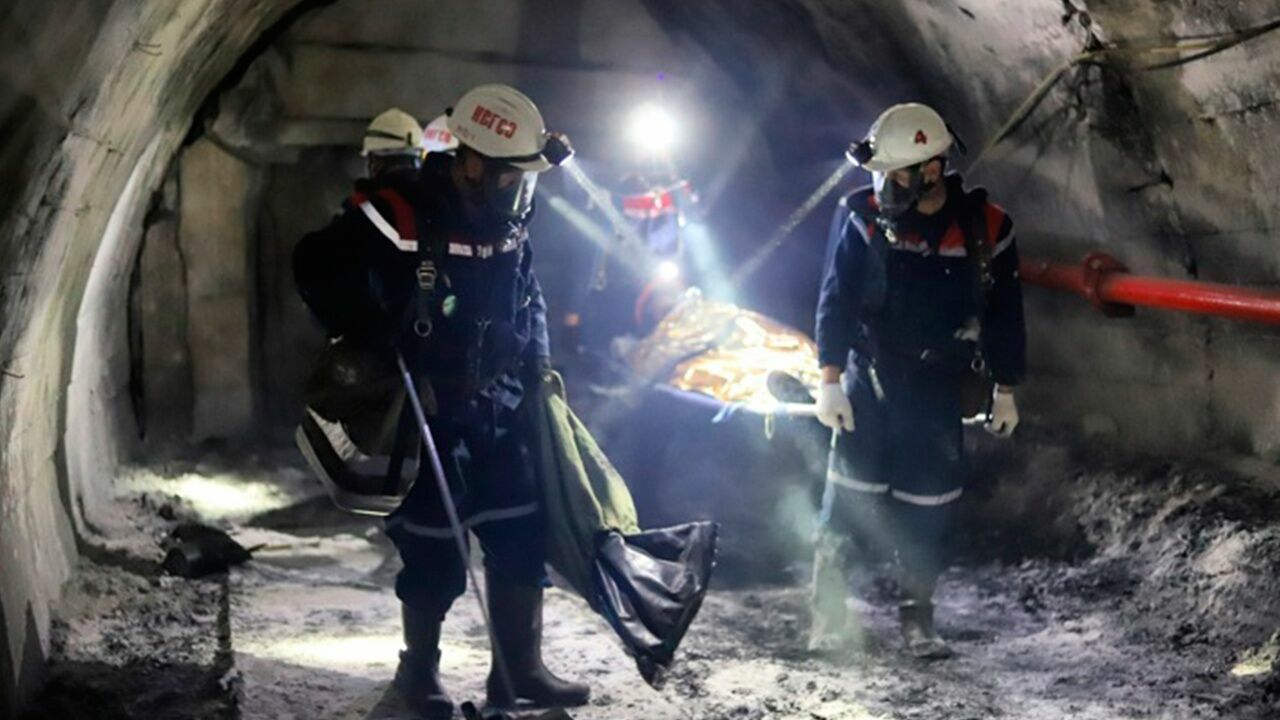 При обрушении породы в шахте Кузбасса погиб рабочий