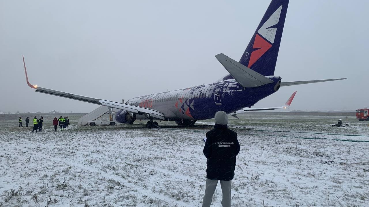 В Перми закрыли аэропорт из-за выкатившегося за пределы ВПП Boeing