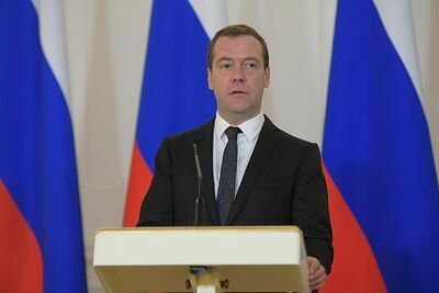Медведев подписал указ о переносе выходных в 2018 году
