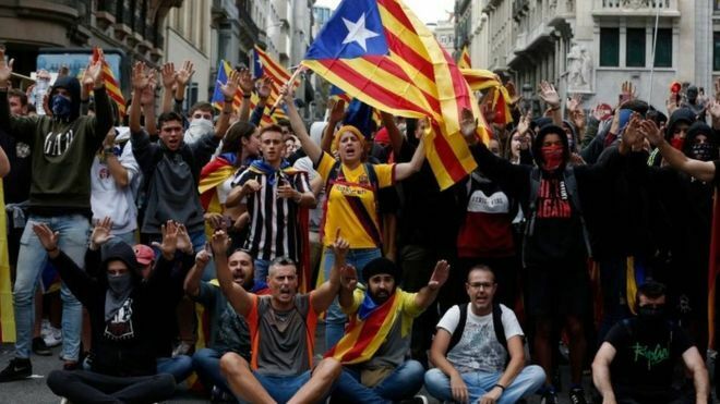 Барселона парализована всеобщей забастовкой и протестами