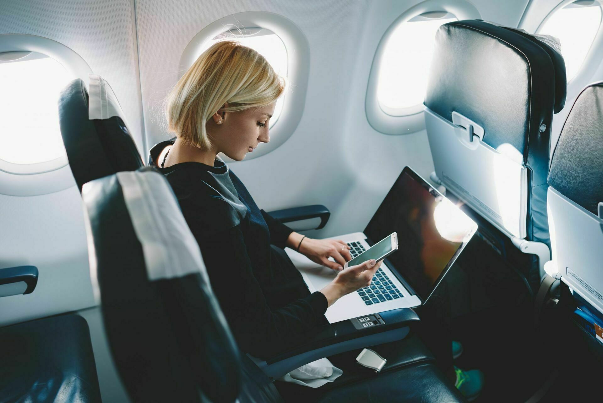 В 2022 году авиапассажиры смогут пользоваться на борту интернетом по лазерной связи
