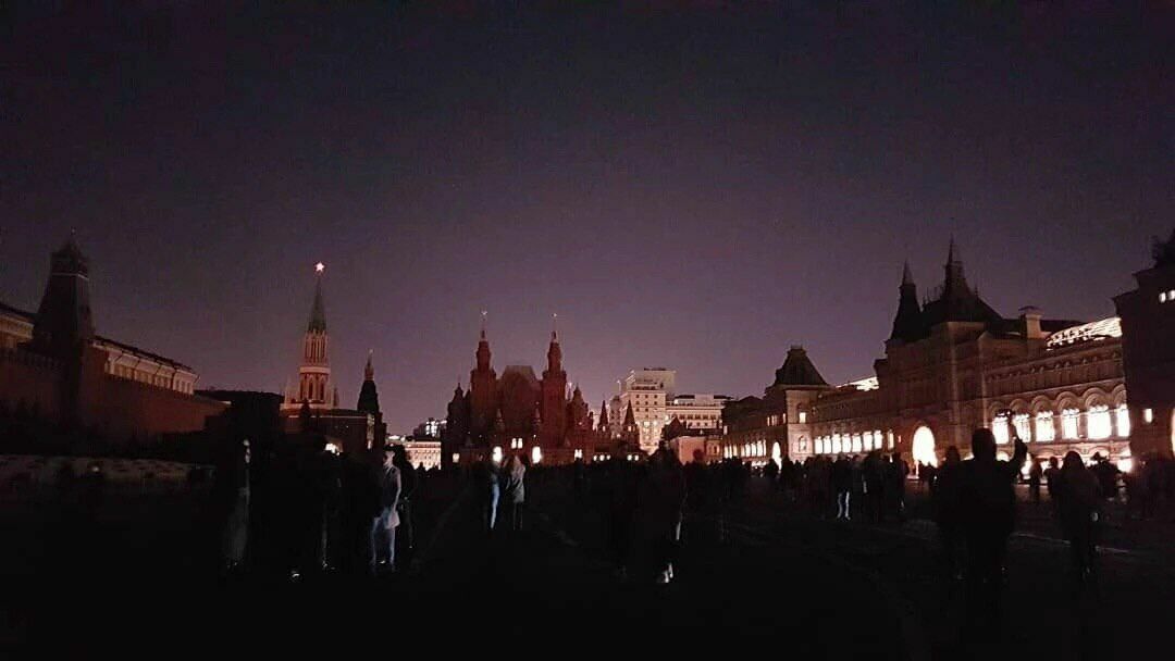 Кремль погрузился в темноту. Человечество отметило "Час Земли"