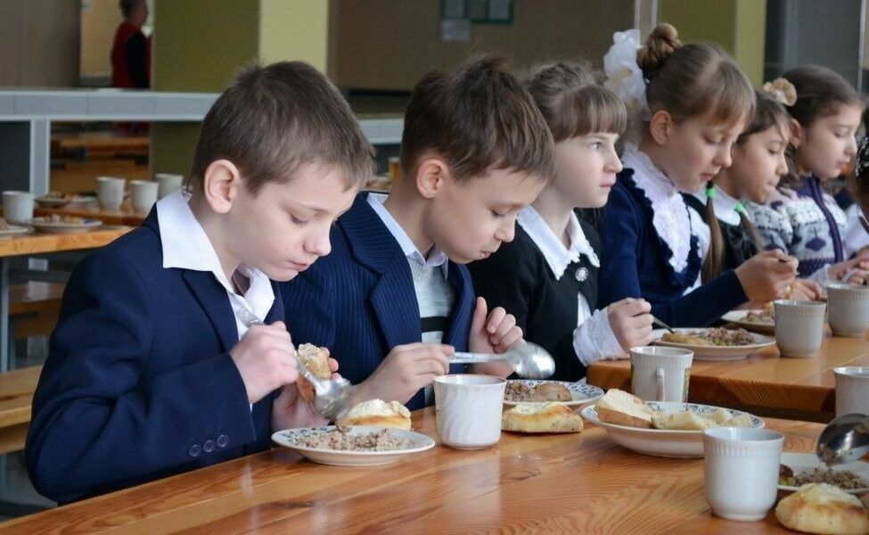 В Барнауле проверяют школу, где одновременно заболели 144 ребенка