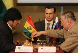 Анатолий Карпов сыграл вничью с президентом Боливии