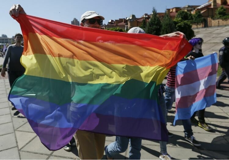 Милиция в Киеве досрочно прекратила гей-парад